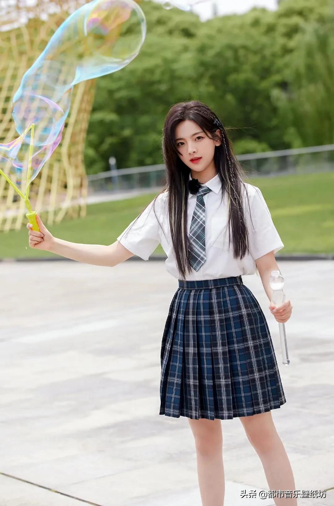 杨超越高清时尚穿搭美图壁纸