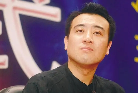 “大器晚成”于和伟：母亲反对他演戏，姐姐卖钢琴送他去戏剧学院