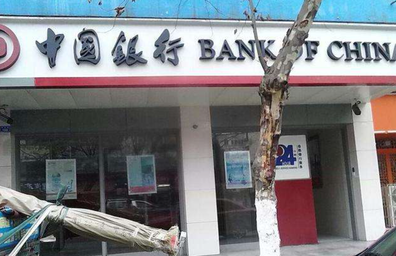 高考状元抢银行10万，被抓时仅花100多元，出狱后再考入重点大学