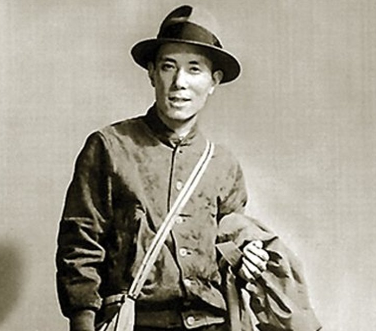 1975年蒋介石邀请毛主席访台，毛主席：小平同志代替我去台湾