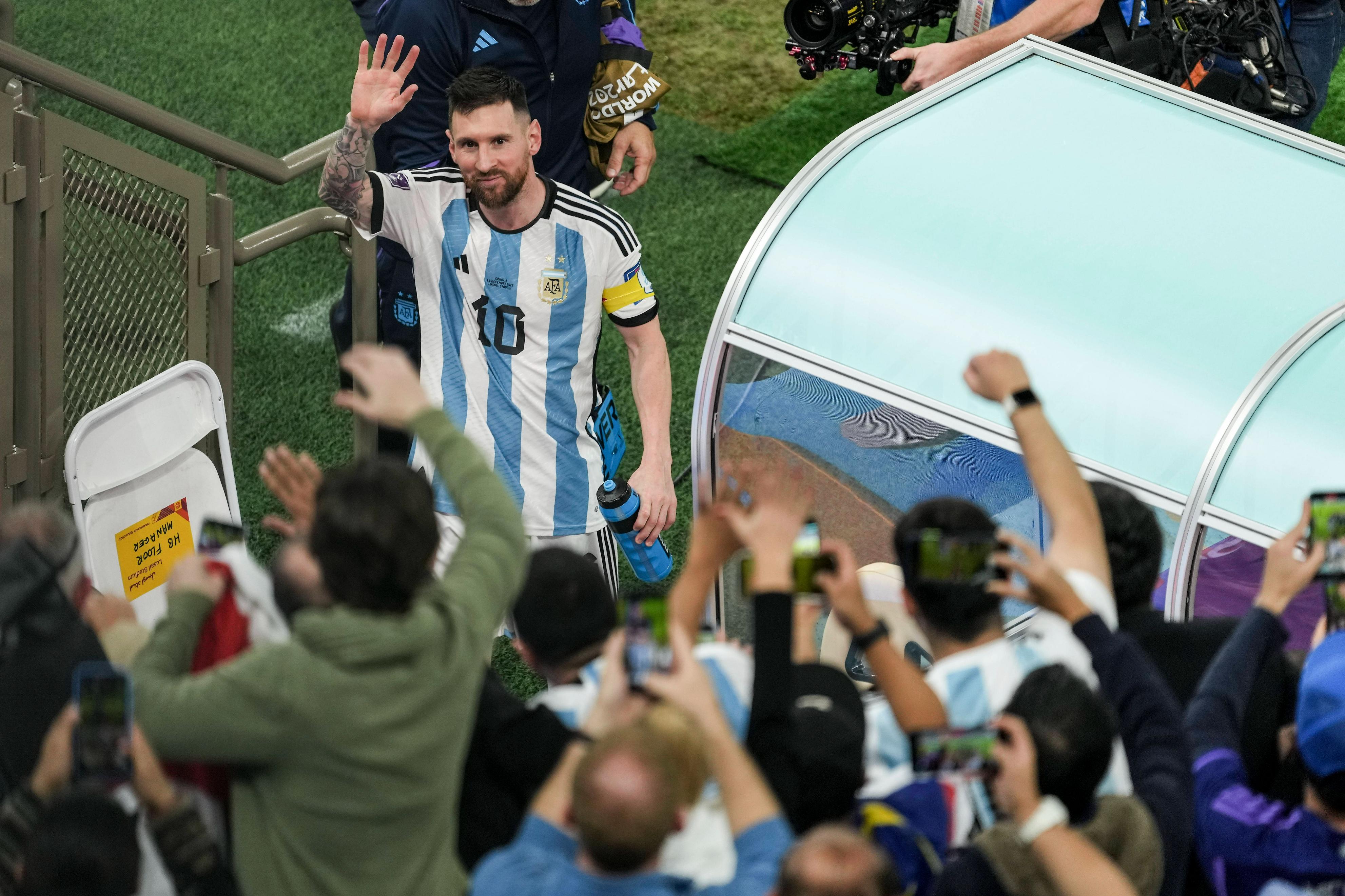 世界杯早报：阿根廷进军决赛梅西刷爆纪录 C罗不打算退役