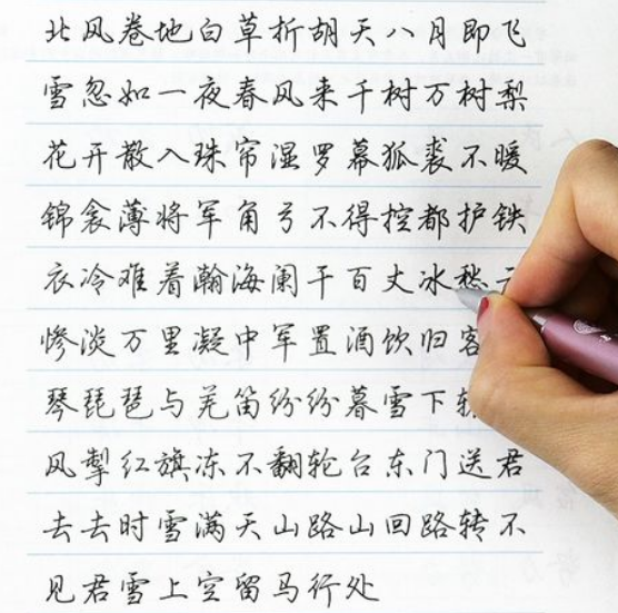 高中生“针尖体”走红，老师看后“如芒在背”，高考中吃大亏