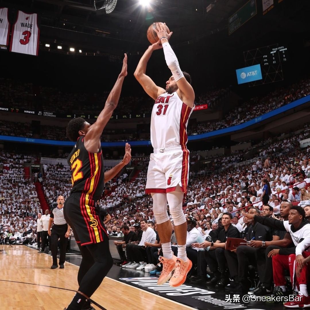 约翰逊篮球鞋(每日NBA球星上脚球鞋（4月20日）)