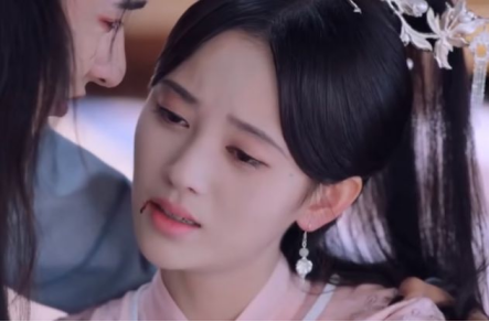 打戏无力、假吃、用十个替身，比起老戏骨，这些流量演员太拉跨了