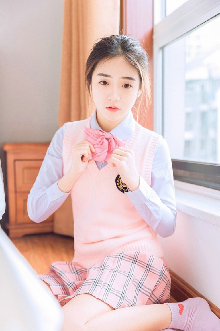 如何在大学门口约妹子（学校门口众多豪车接女学生）