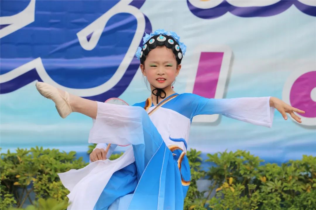 从心起步 健康成长｜实验小学外国语学校举行心理健康主题升旗仪式