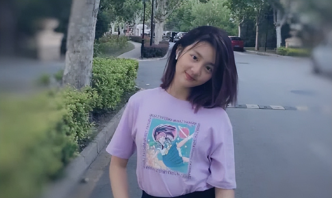 17岁黄多多大尺度照片被骂,不被定义的人生有多爽?