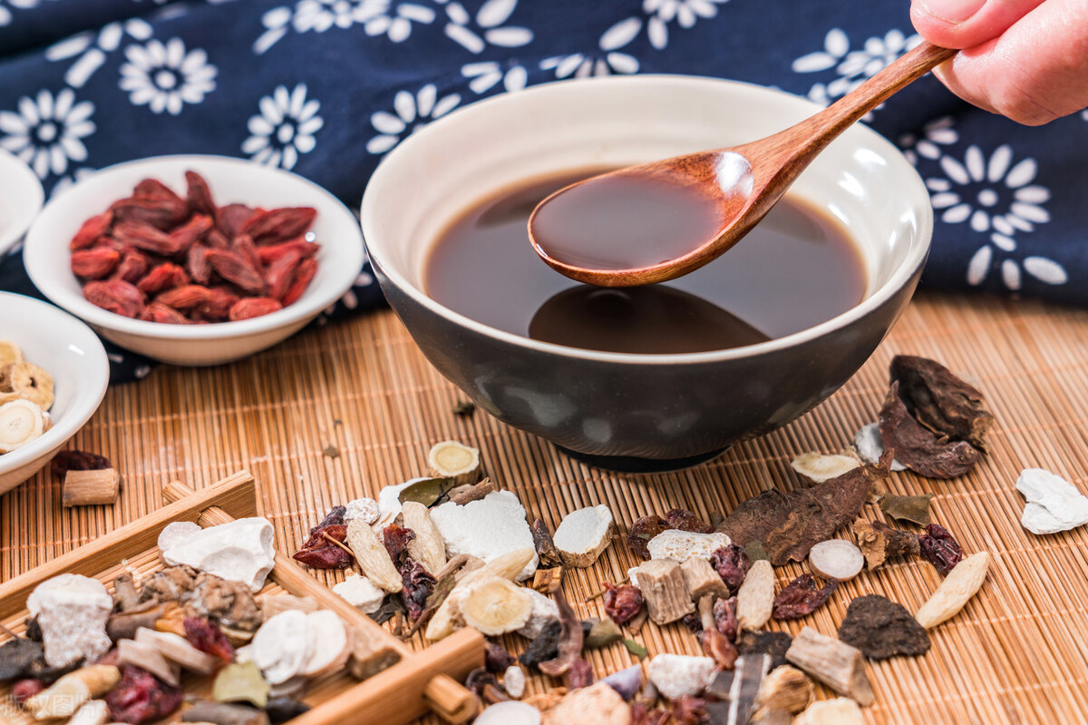 中药煎服是传统中医疗法的重要环节,也是患者在家中进行中药治疗的