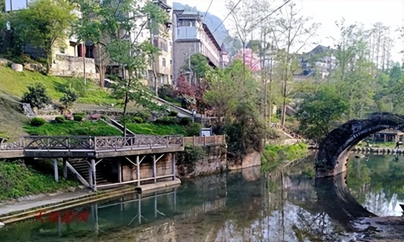 川西北行五：彭州进千年古刹走白鹿法式小镇（图文）