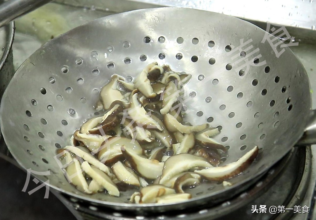 今日冬日，开始数九，习俗要“加菜”，6道热菜换着吃，驱寒滋补