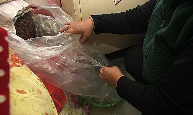 河北小伙胸口顶着200多斤肉球，体重500斤，吃喝拉撒在床上解决