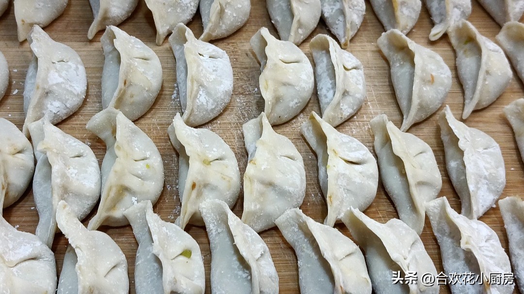 芹菜水饺馅芹菜需要焯水吗（鲜嫩多汁芹菜馅饺子烹饪教程）