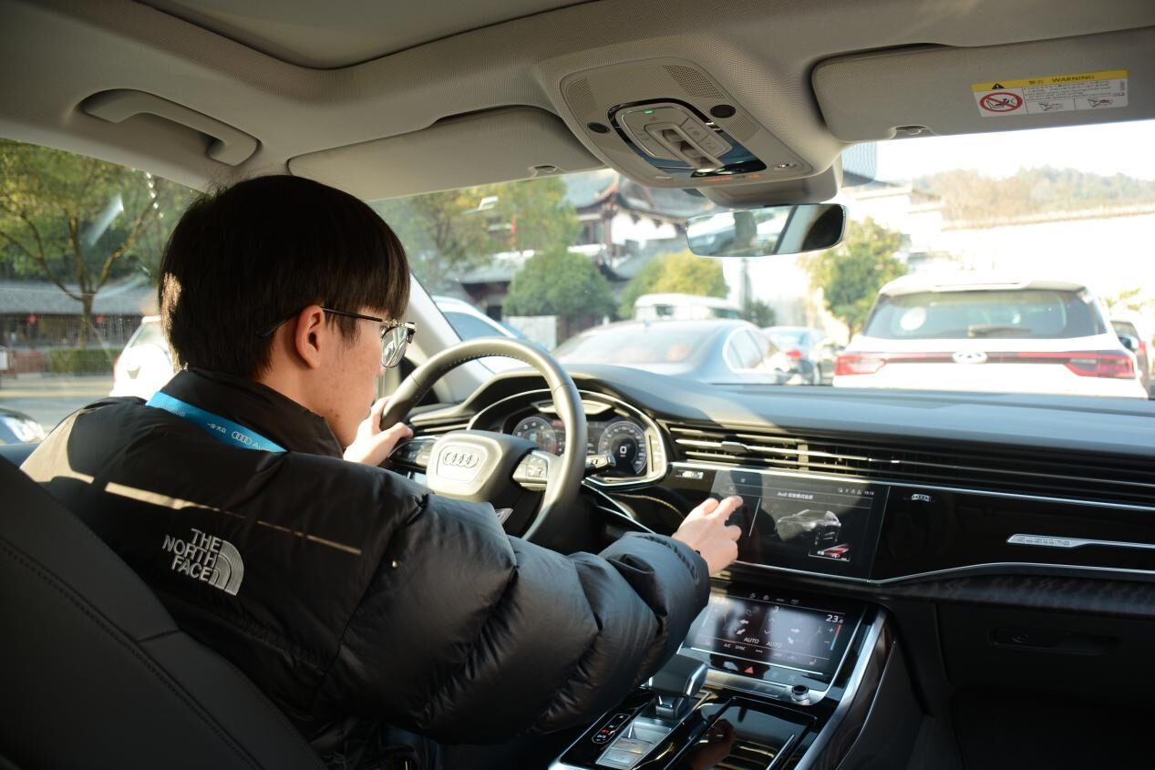 试驾官丨2.0T的奥迪Q8，开起来竟然是这样顺？