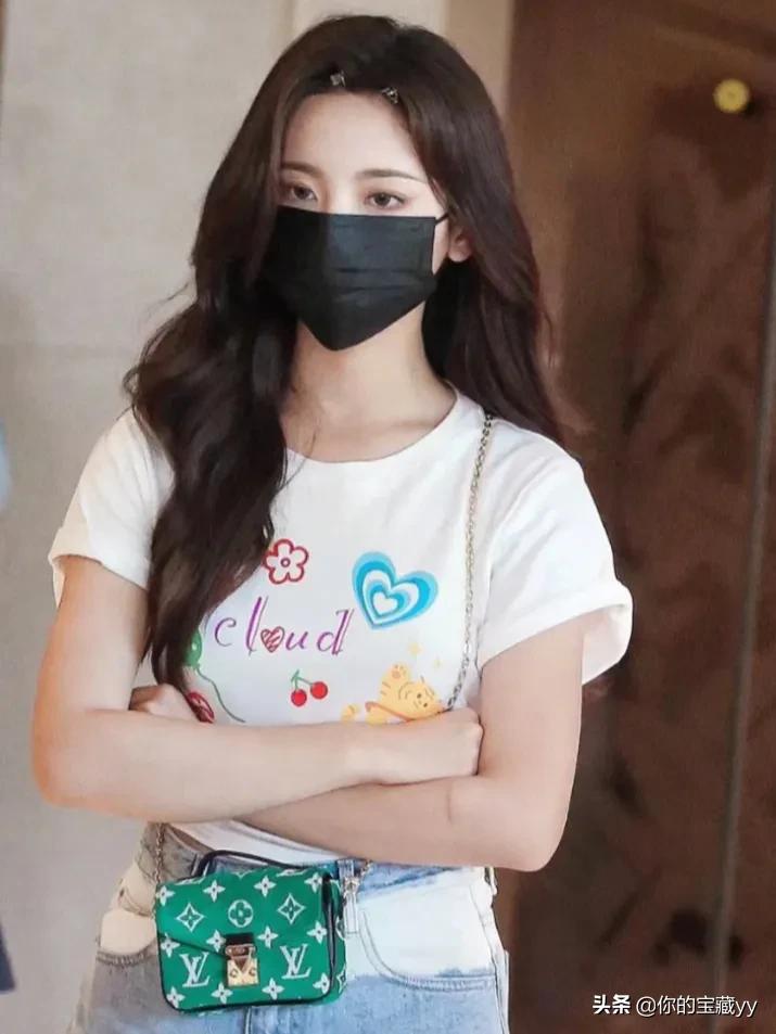 杨超越这两套穿搭好适合我们呀