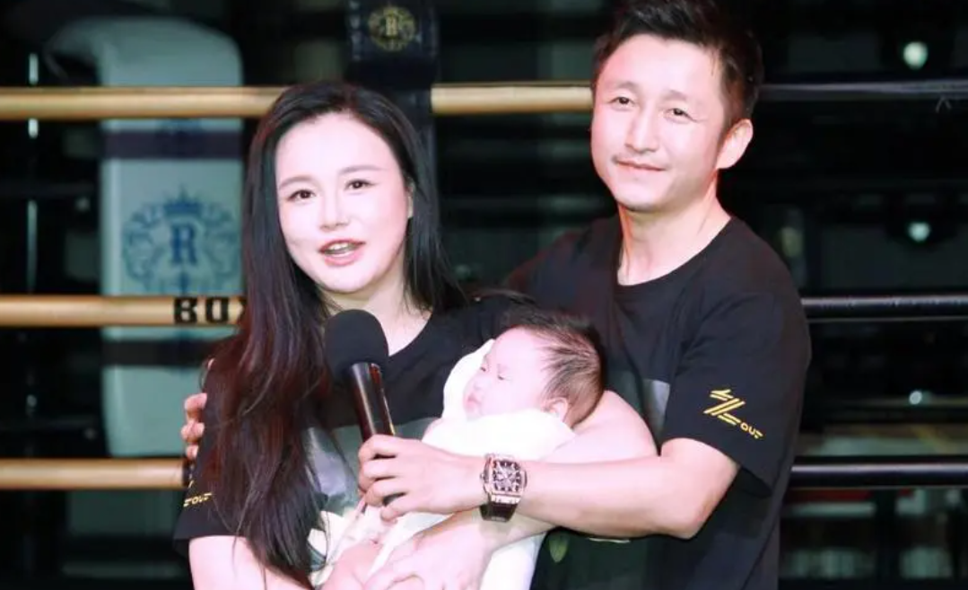 冉莹颖：为爱从央视辞职，一年被甩23次，为救邹市明生三胎存血？