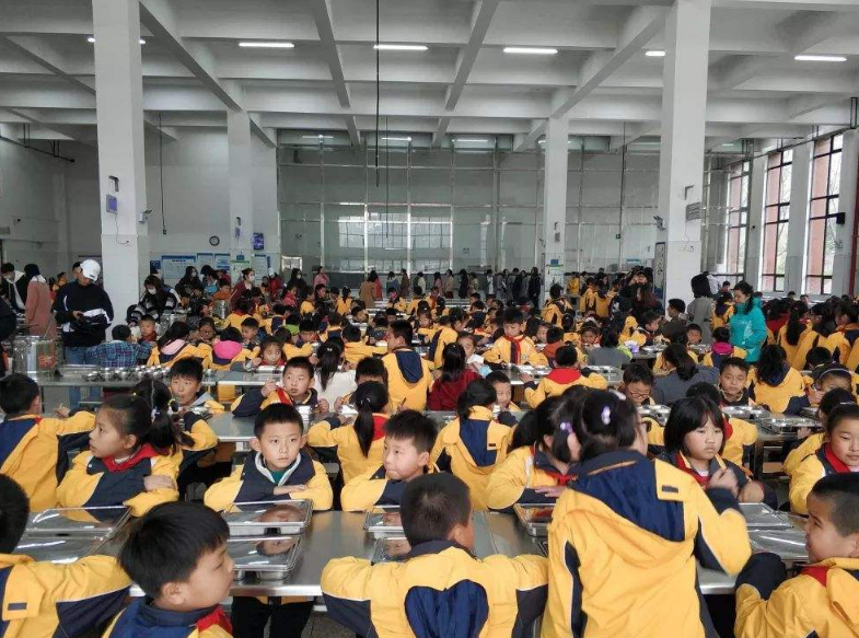 江苏大、中小学放寒假或提前？部分学生学费上涨，同时还有好消息