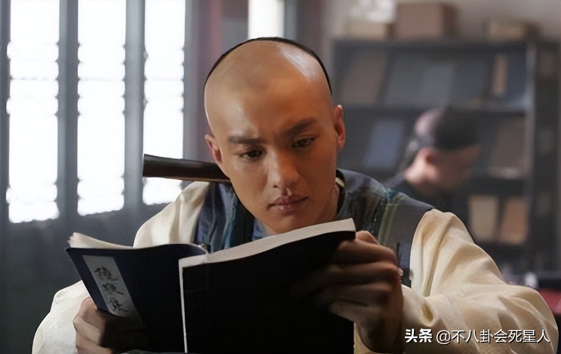 厚嘴唇、大鼻孔、长方脸，这7位男星看似很帅，实则奇怪