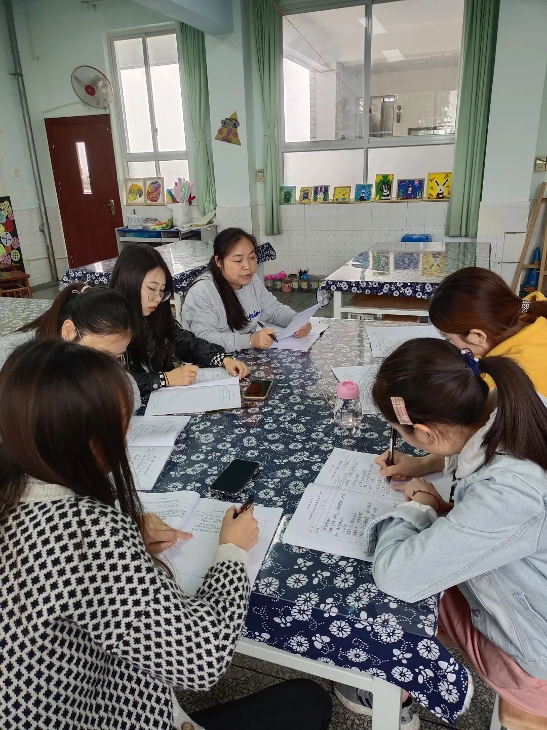 白沙小学宁桂香班主任名师工作室开展“如何建设班级文化”活动
