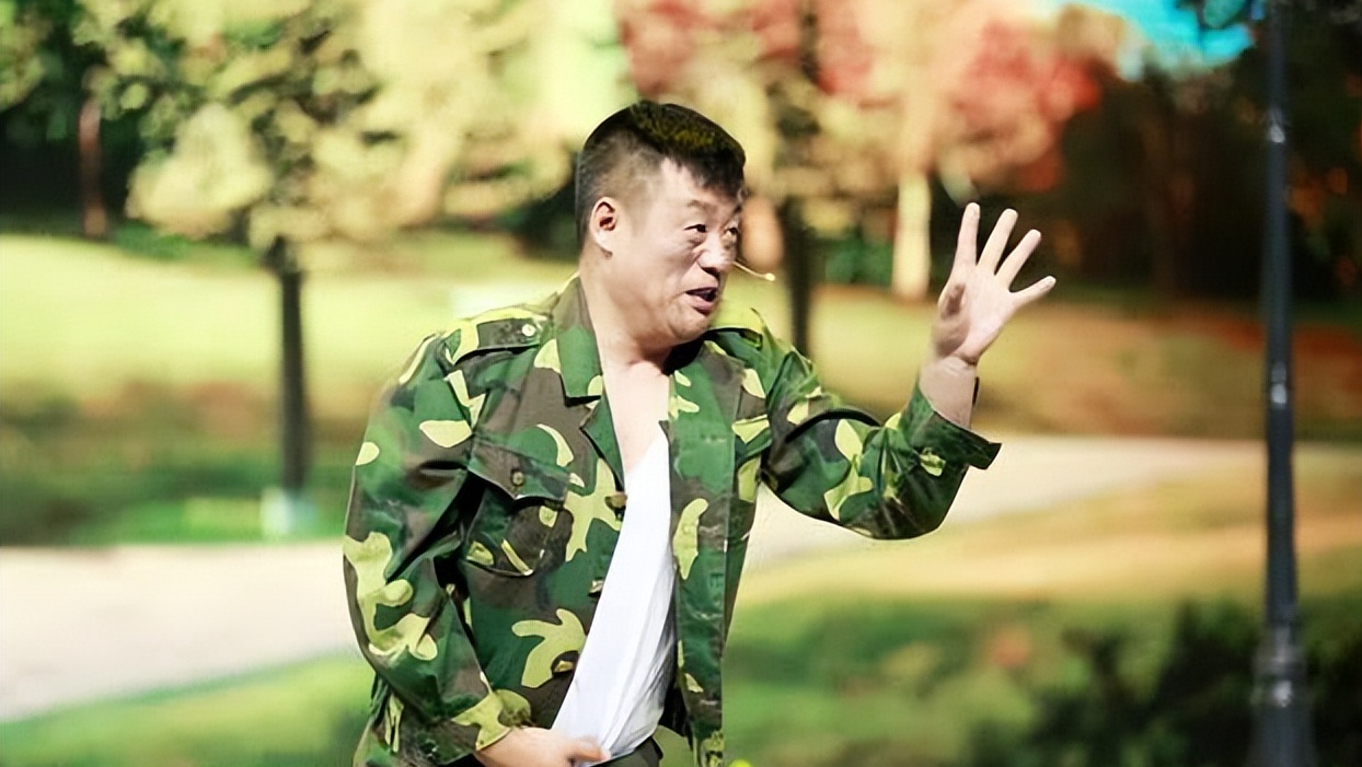 "赵本山徒弟"宋晓峰:走红后不抛弃患难妻子,称女儿是他的骄傲