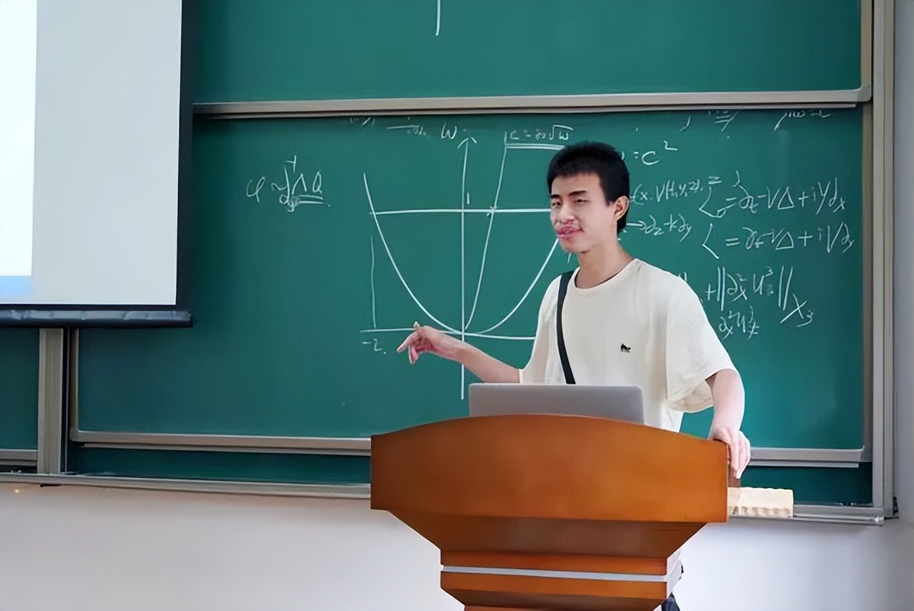 北大韦东奕辟谣“帮6个博士解开4个月未解之题”，称哈佛没有找过自己