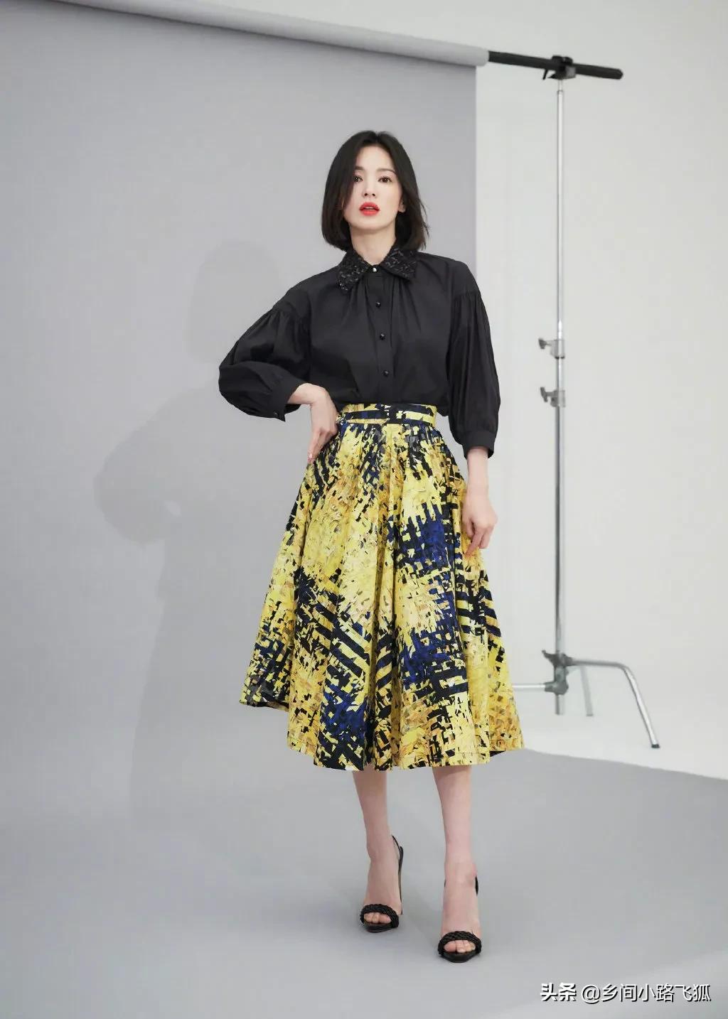 宋慧乔新照曝光，短发红唇又美又飒 ​​