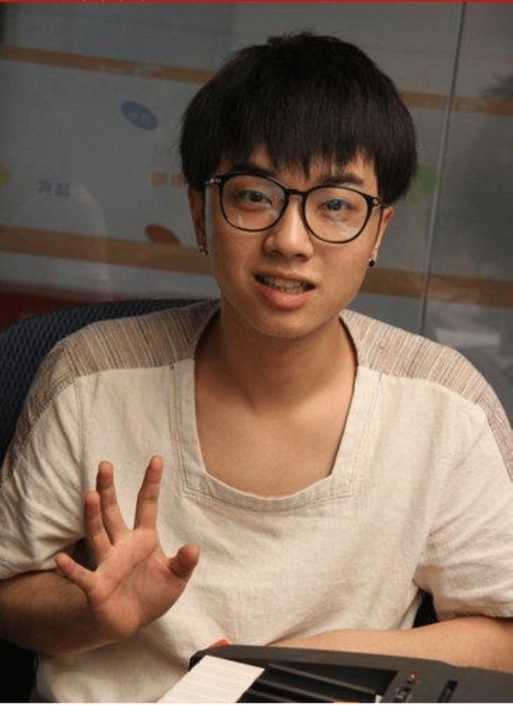 央视不再给华晨宇"留面子":时代抛弃你的时候,连招呼都不会打