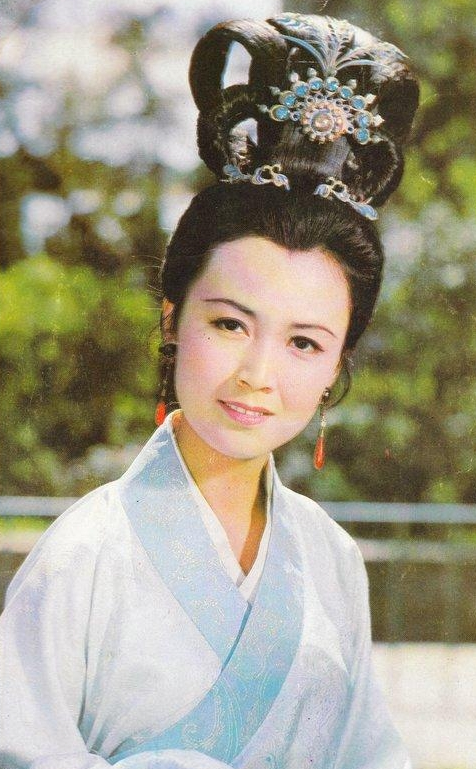 40年前的老剧《笔中情》，真是男帅女美！连丫鬟都那么好看