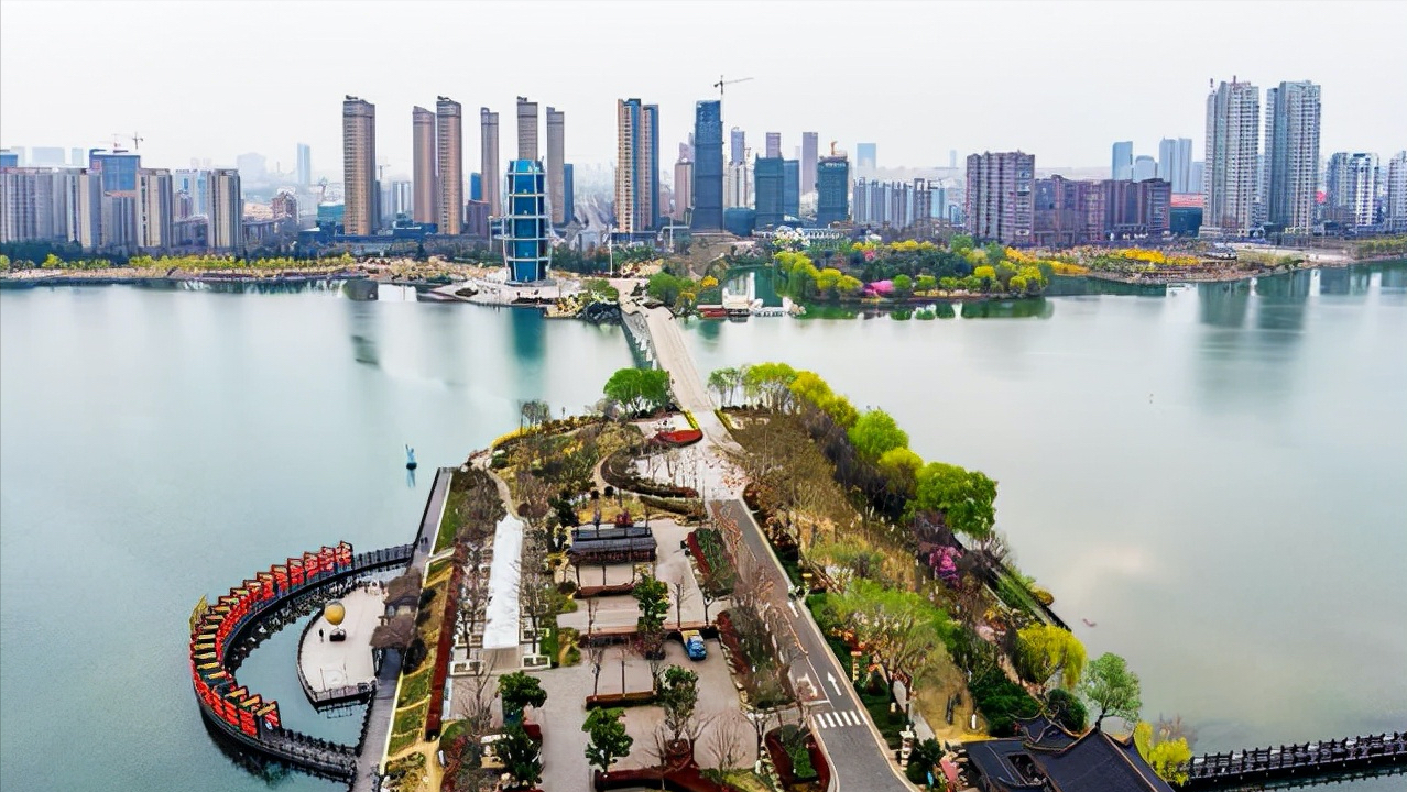 东海县是江苏省连云港市的下辖县,素有"世界水晶之都"和"中国温泉之乡