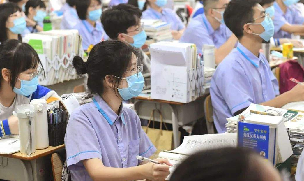 国内985高校排名已更新，武大跌出前10名，北大稳坐头把交椅
