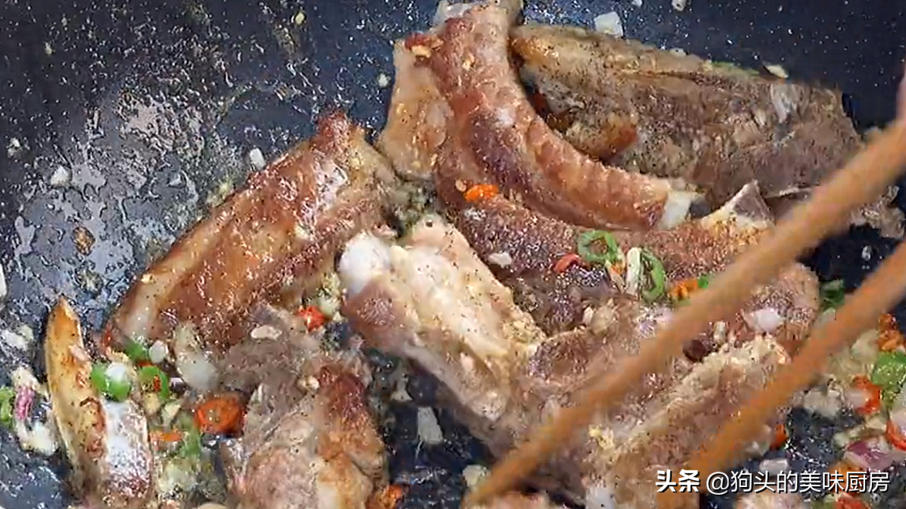 排骨这样做真的好吃，不仅有肉吃还有汤喝，肉汤鲜美，非常实用