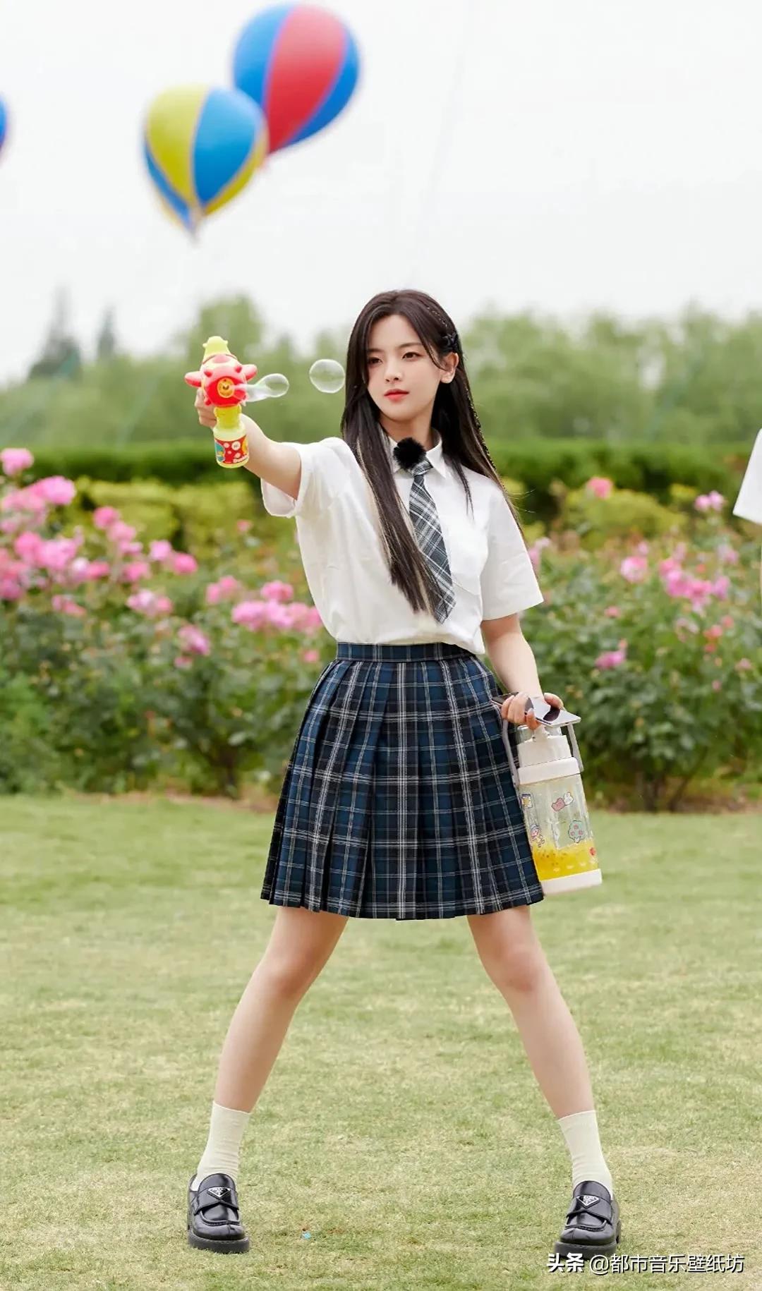 杨超越高清时尚穿搭美图壁纸