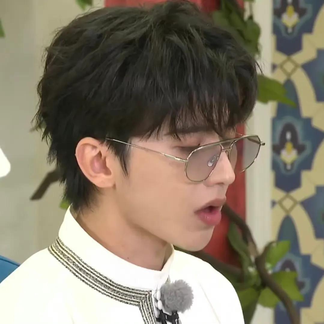 《奔跑吧》直播截图之蔡徐坤和跑男新疆路透来啦