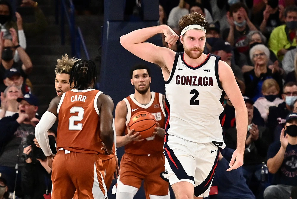 nba内线为什么没有太多人(18投15中，狂轰37分！模板邓肯的天才内线，为何一直进不了NBA？)