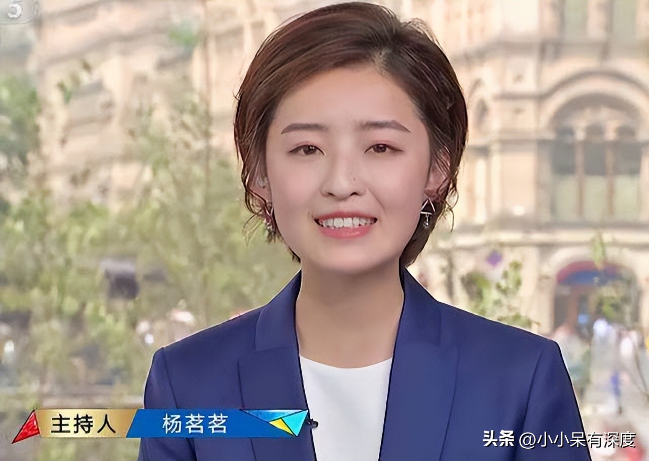 天下足球女主持人茗茗（杨茗茗的写真图集，笑容让人心动！曾经惊艳的她，为何从央视辞职）
