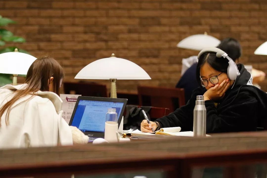 只查看、不拒绝、不通过，考研调剂，高校“迷之操作”