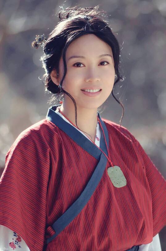 离婚18年了，闫妮和前夫邹伟的人生状况，有何不同？