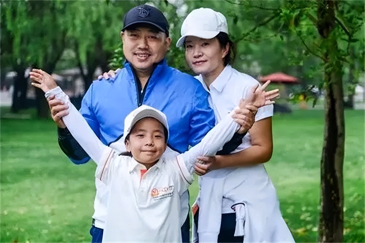 乒乓球刘国梁老婆是谁（刘国梁妻子王瑾：为爱退出国家队，婆婆把她当女儿疼）