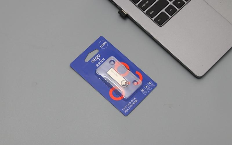 全金属机身，小身材大容量 aigo U盘USB3.2高速体验