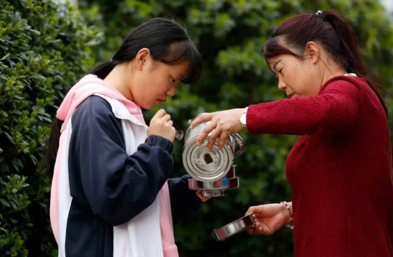 “为了你的前途我忍了”，高三家长能有多卑微？说多了都是眼泪