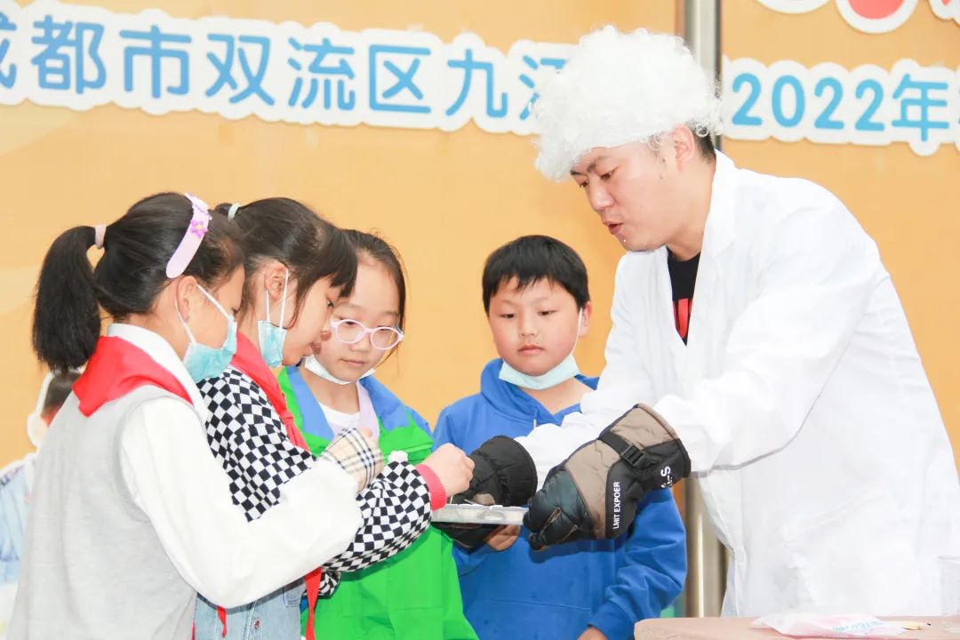 九江小学开展“科技浸润童心，创新点亮未来”主题校园科技节