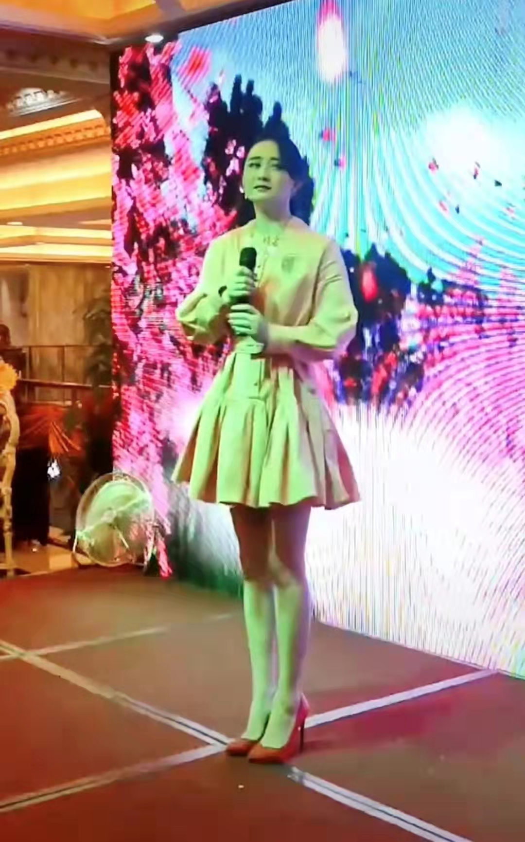 “离婚后至今单身”的15位女星，各有各的心酸，有人差点自杀
