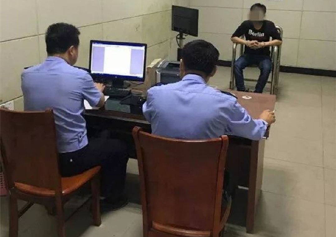 2009年，云南男子向表妹提亲遭拒，一气之下将其奸杀，还摔死其弟