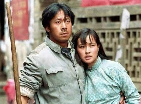 6位“清纯欲女”的劲爆情史：有人8段感情4次婚姻，有人当街热吻