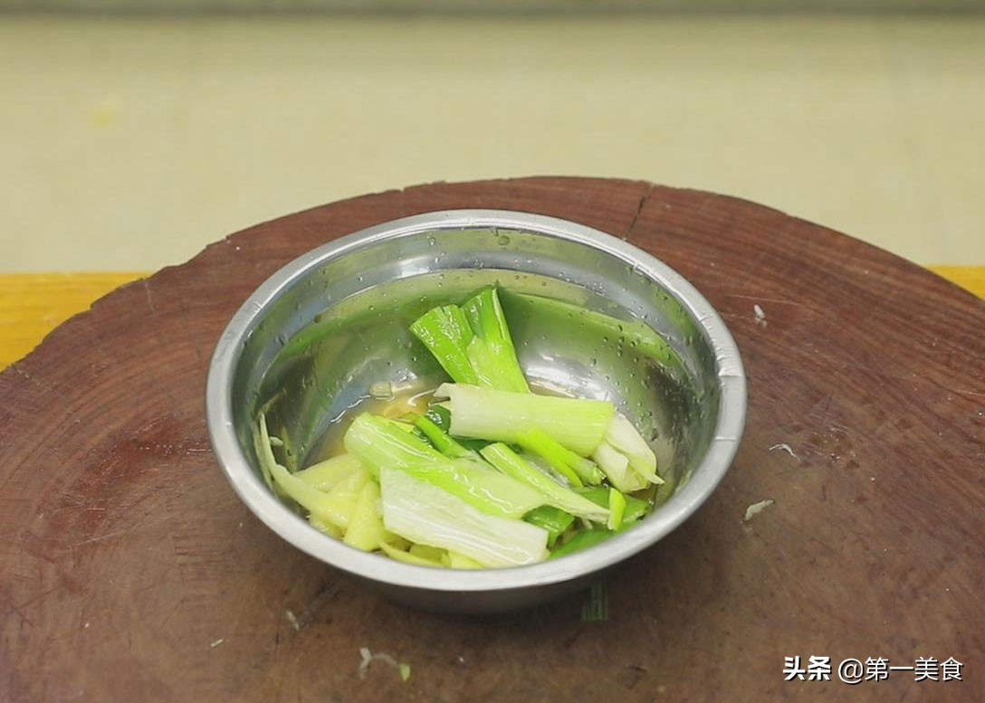 建议中老年人，少吃点猪肉，多吃这几样，营养不贵，常吃手脚有力