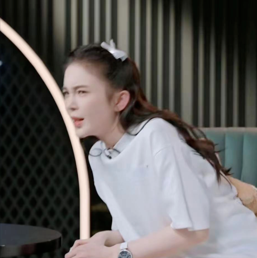 赵樱子，你是我的尬神。。​。​