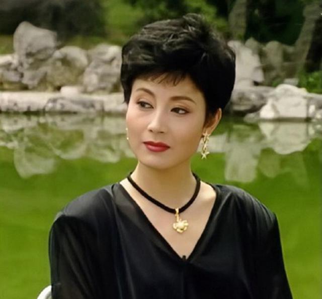 9位“妈妈专业户”：天生一张养尊处优脸，自带贵气，演不了穷人