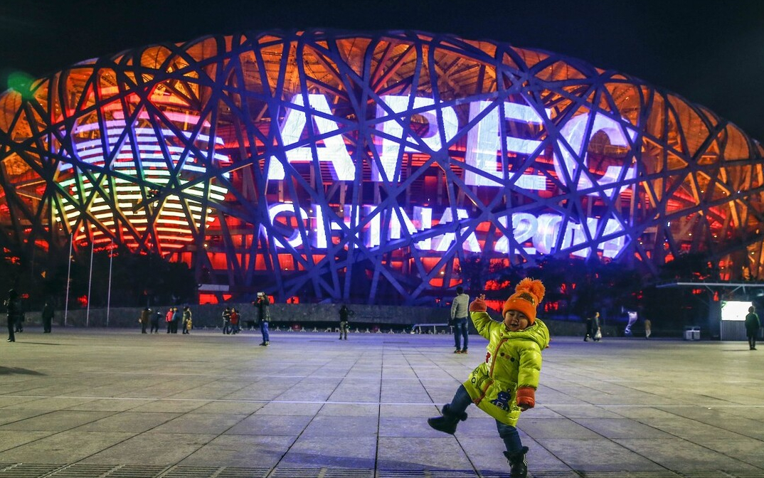 北京鸟巢体育场(耗资20多亿建的鸟巢，如今14年过去了，到底是亏了还是赚了？)