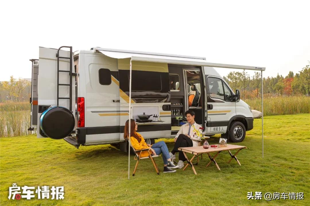 适合年轻小夫妻的宇通房车颜值在线有水有电自驾游开让人羡慕