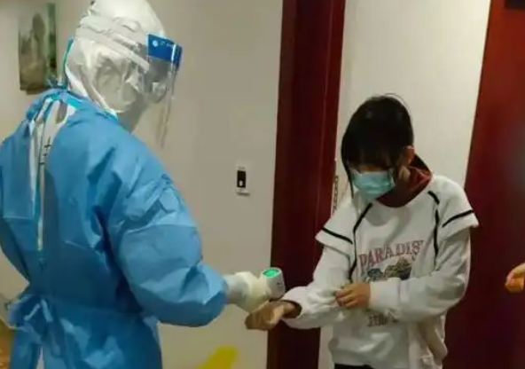 上海交通大学博士被处分，只因撸了流浪猫，校方表示是为学生好