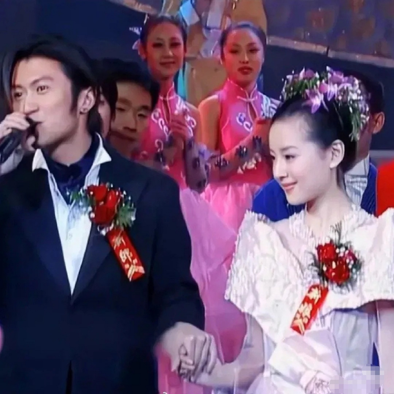 董洁又矮又瘦到底算不算顶级美人?看看她和李小冉的合照就有答案